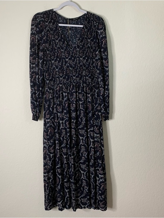Madewell Dresses & Skirts - Madewell navy Smocked V-Neck Midi Dress in Paisley long sleeve M